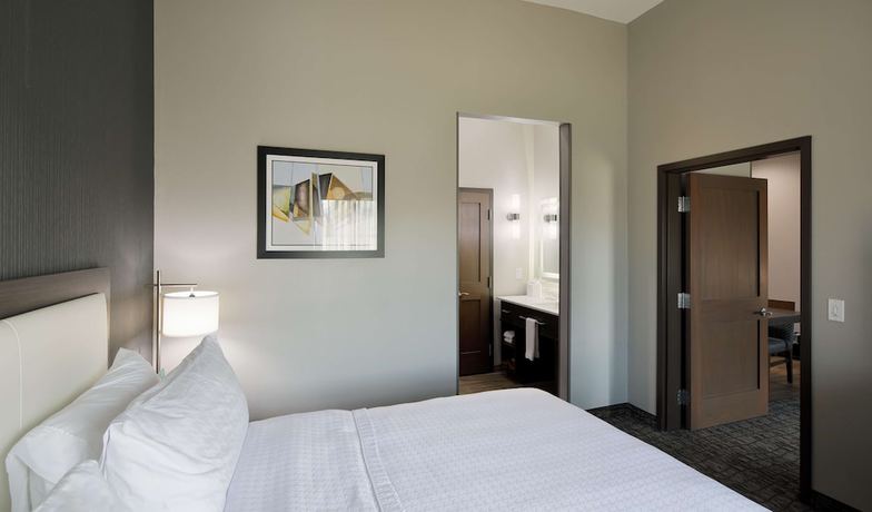 Imagen de la habitación del Hotel Homewood Suites By Hilton Topeka. Foto 4