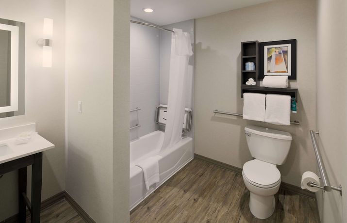 Imagen de la habitación del Hotel Homewood Suites By Hilton Topeka. Foto 5