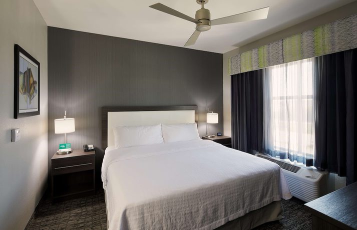 Imagen de la habitación del Hotel Homewood Suites By Hilton Topeka. Foto 8