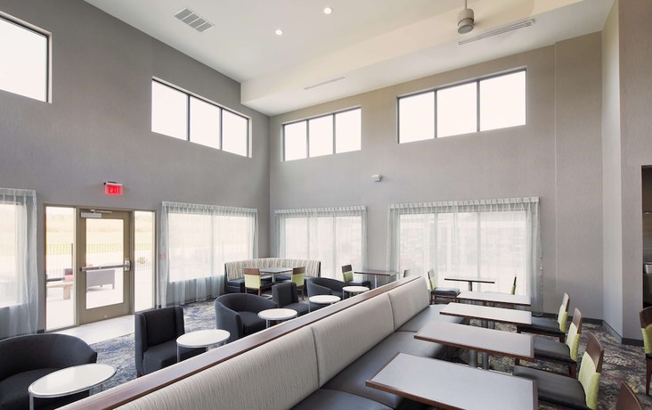 Imagen de los interiores del Hotel Homewood Suites By Hilton Topeka. Foto 17