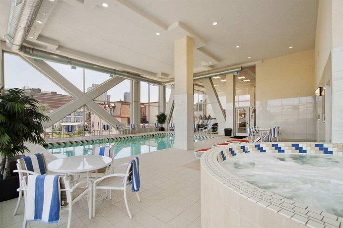 Imagen de la piscina del Hotel Homewood Suites By Hilton University City. Foto 16