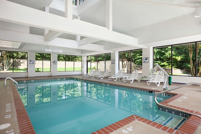 Imagen de la piscina del Hotel Homewood Suites By Hilton Williamsburg. Foto 13