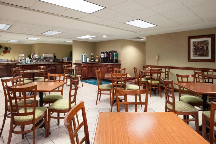 Imagen del bar/restaurante del Hotel Homewood Suites By Hilton Williamsburg. Foto 6