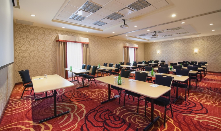 Imagen de los interiores del Hotel Homewood Suites By Hilton Winnipeg Airport-polo Park, Mb. Foto 5