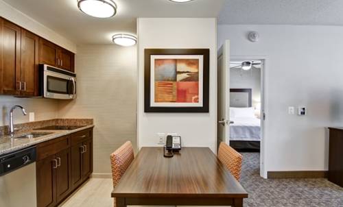 Imagen de la habitación del Hotel Homewood Suites By Hilton Woodbridge. Foto 4