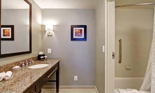 Imagen de la habitación del Hotel Homewood Suites By Hilton Woodbridge. Foto 6