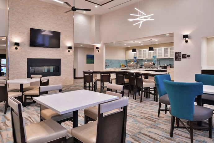Imagen de los interiores del Hotel Homewood Suites Des Moines Airport. Foto 18