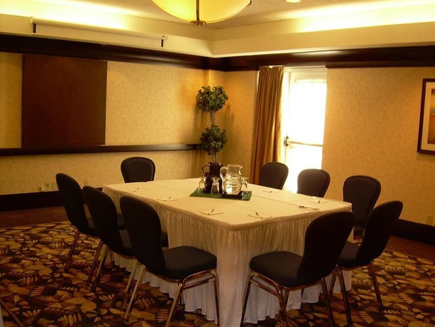 Imagen de los interiores del Hotel Homewood Suites London Ontario. Foto 11