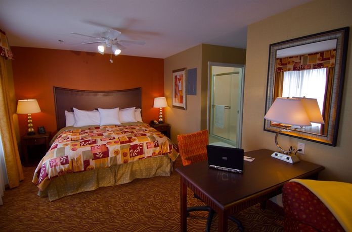Imagen de los interiores del Hotel Homewood Suites Medford. Foto 14