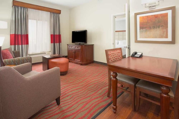 Imagen de la habitación del Hotel Homewood Suites Phoenix Avondale. Foto 5