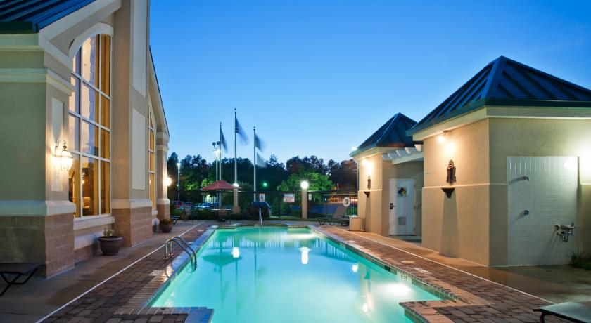 Imagen de la piscina del Hotel Homewood Suites Raleigh-durham Airport. Foto 6