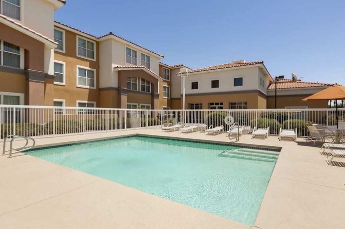 Imagen de la piscina del Hotel Homewood Suites Scottsdale. Foto 16