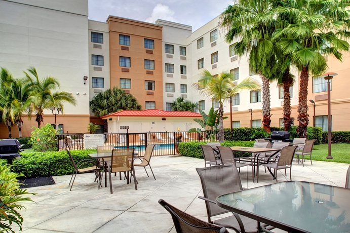 Imagen de los exteriores del Hotel Homewood Suites West Palm Beach. Foto 10