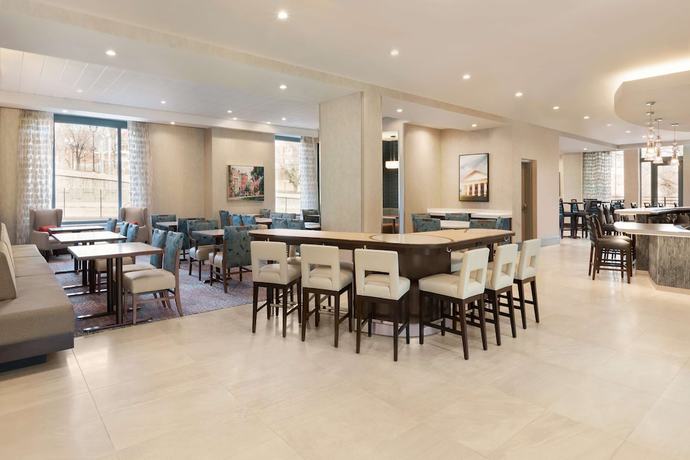 Imagen de los interiores del Hotel Homewood Suites by Hilton Arlington Rosslyn Key Bridge. Foto 17