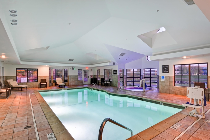 Imagen de la piscina del Hotel Homewood Suites by Hilton Aurora Naperville, Aurora. Foto 19