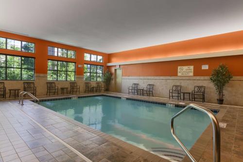 Imagen de la piscina del Hotel Homewood Suites by Hilton Binghamton/Vestal. Foto 8