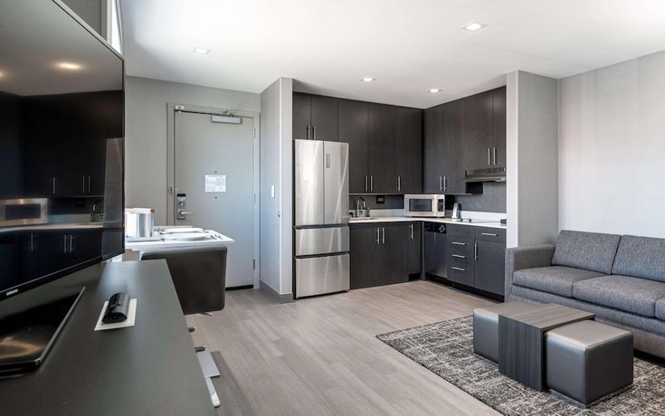 Imagen de la habitación del Hotel Homewood Suites by Hilton Boston Logan Airport Chelsea. Foto 6