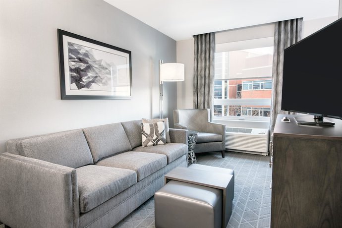 Imagen de la habitación del Hotel Homewood Suites by Hilton Boston Logan Airport Chelsea. Foto 7