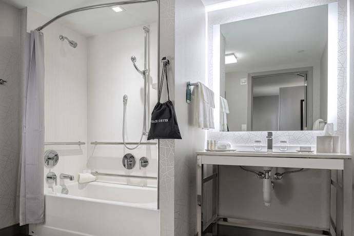 Imagen de la habitación del Hotel Homewood Suites by Hilton Boston Logan Airport Chelsea. Foto 9