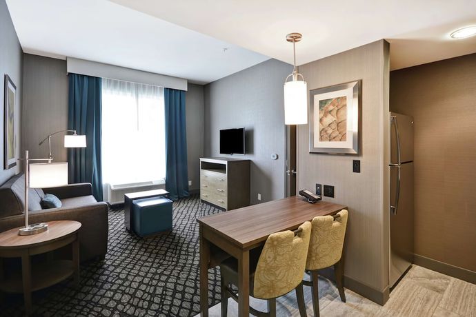 Imagen de la habitación del Hotel Homewood Suites by Hilton Detroit. Foto 6