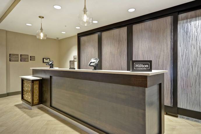 Imagen de los interiores del Hotel Homewood Suites by Hilton Detroit. Foto 18