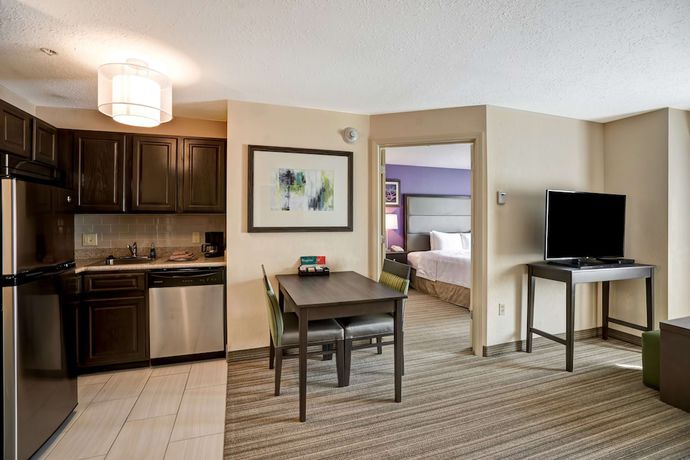 Imagen de la habitación del Hotel Homewood Suites by Hilton Eatontown. Foto 5