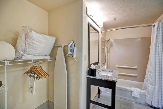 Imagen de la habitación del Hotel Homewood Suites by Hilton Eatontown. Foto 7