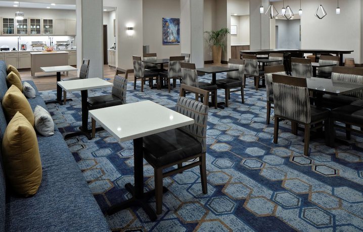Imagen del bar/restaurante del Hotel Homewood Suites by Hilton Greensboro Wendover, NC. Foto 5