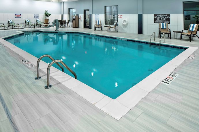 Imagen de la piscina del Hotel Homewood Suites by Hilton Greensboro Wendover, NC. Foto 19
