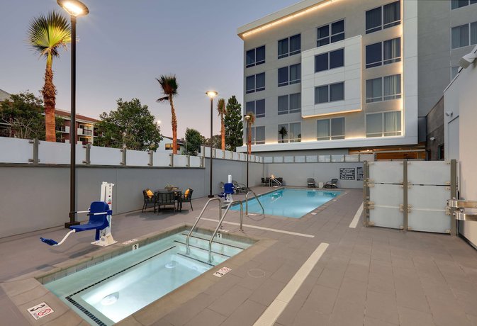 Imagen de la piscina del Hotel Homewood Suites by Hilton Irvine Spectrum Lake Forest. Foto 20