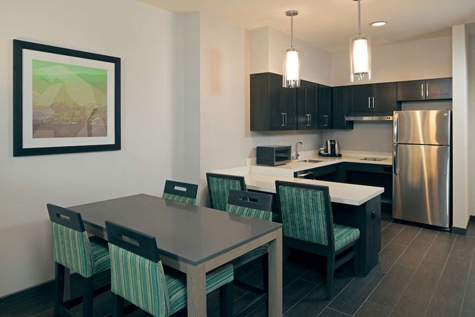 Imagen de la habitación del Hotel Homewood Suites by Hilton Los Angeles International Airport. Foto 14
