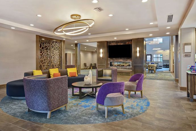Imagen de los interiores del Hotel Homewood Suites by Hilton Orange New Haven. Foto 19