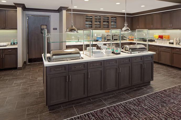 Imagen del bar/restaurante del Hotel Homewood Suites by Hilton Ronkonkoma. Foto 3