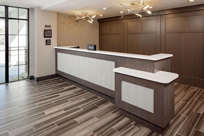 Imagen de los interiores del Hotel Homewood Suites by Hilton Ronkonkoma. Foto 17