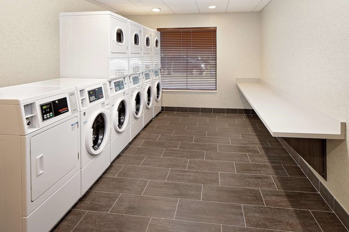 Imagen de los interiores del Hotel Homewood Suites by Hilton Ronkonkoma. Foto 18