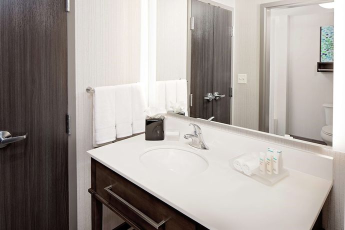 Imagen de la habitación del Hotel Homewood Suites by Hilton Ronkonkoma. Foto 14