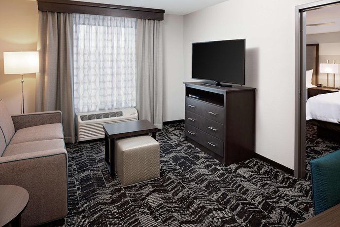 Imagen de la habitación del Hotel Homewood Suites by Hilton Ronkonkoma. Foto 16