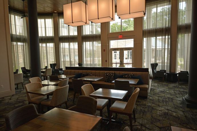 Imagen de los interiores del Hotel Homewood Suites by Hilton Saratoga Springs. Foto 17