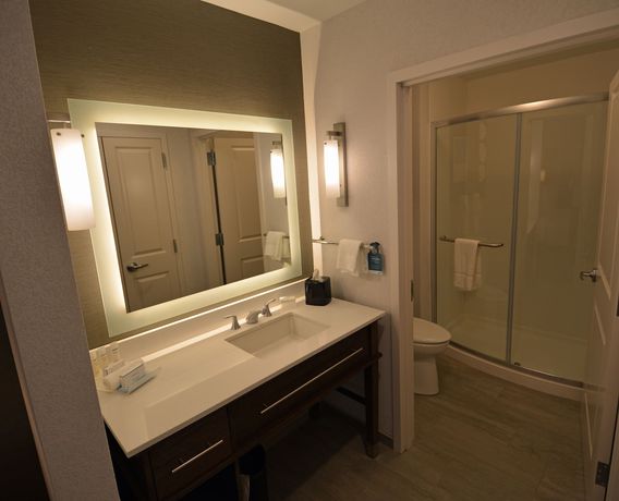 Imagen de la habitación del Hotel Homewood Suites by Hilton Saratoga Springs. Foto 15