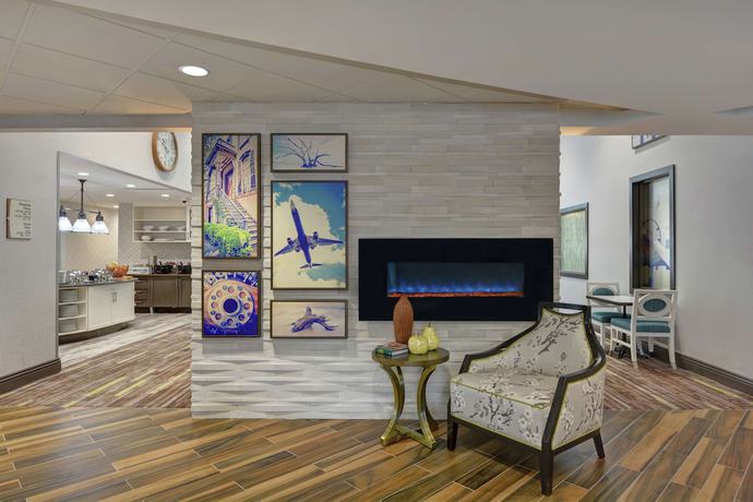Imagen de los interiores del Hotel Homewood Suites by Hilton Savannah-North/Airport. Foto 19