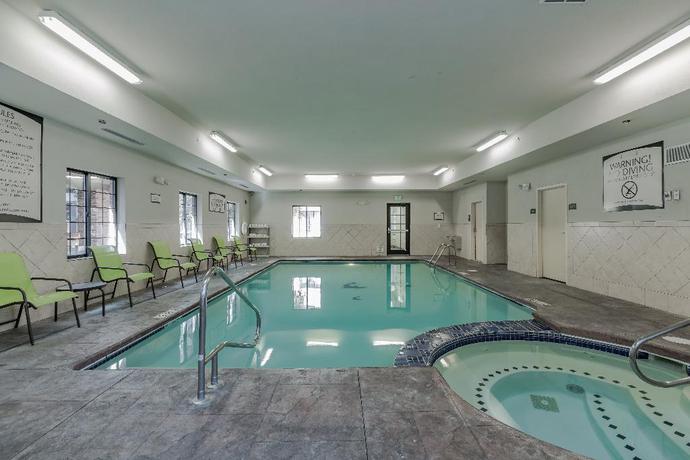 Imagen de la piscina del Hotel Homewood Suites by Hilton South Bend Notre Dame Area. Foto 20