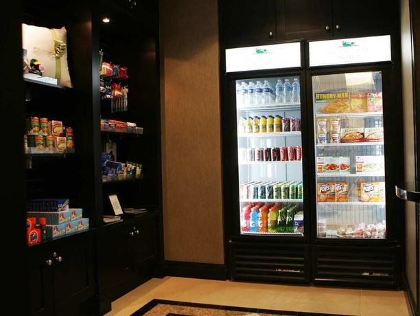 Imagen del bar/restaurante del Hotel Homewood Suites by Hilton Toronto Airport Corporat Centre. Foto 2