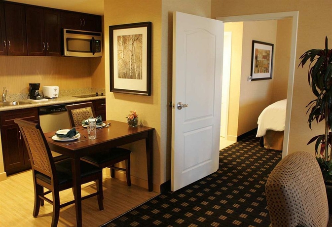 Imagen de la habitación del Hotel Homewood Suites by Hilton Toronto Airport Corporat Centre. Foto 6