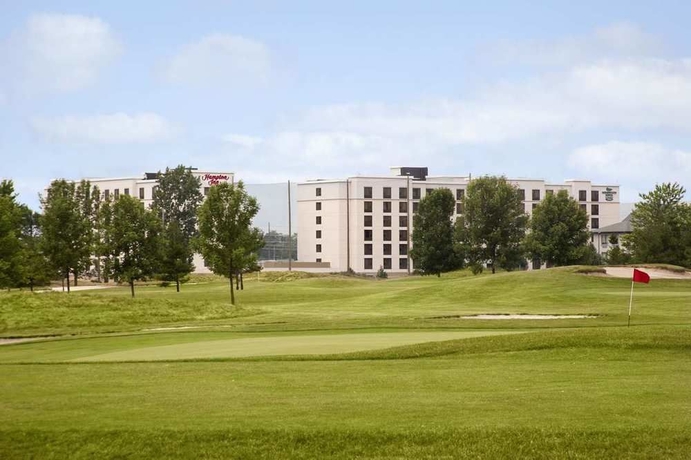 Imagen de los exteriores del Hotel Homewood Suites by Hilton Toronto Airport Corporat Centre. Foto 9