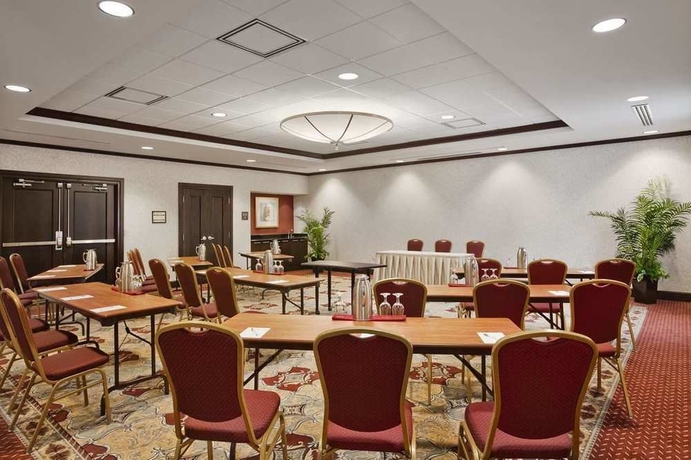 Imagen de los interiores del Hotel Homewood Suites by Hilton Toronto Airport Corporat Centre. Foto 10