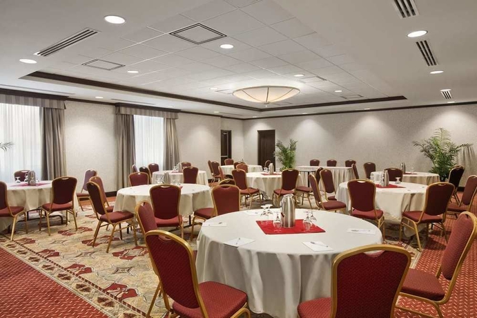 Imagen de los interiores del Hotel Homewood Suites by Hilton Toronto Airport Corporat Centre. Foto 11