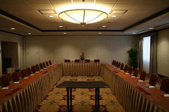 Imagen de los interiores del Hotel Homewood Suites by Hilton Toronto Airport Corporat Centre. Foto 13