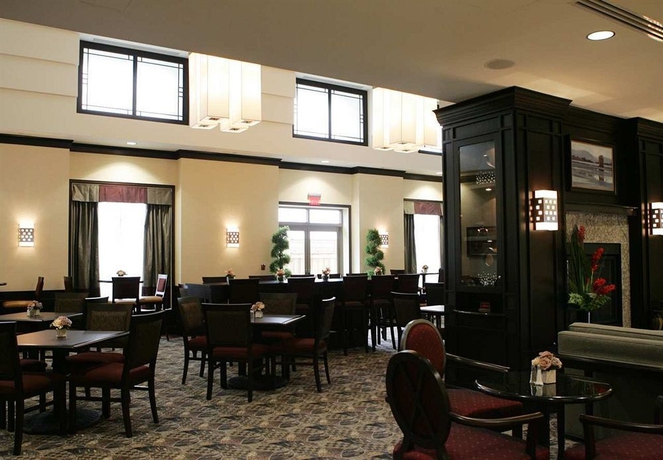 Imagen del bar/restaurante del Hotel Homewood Suites by Hilton Toronto Airport Corporat Centre. Foto 3