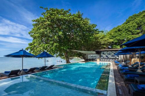 Imagen de la piscina del Hotel Homm Chura Samui. Foto 18