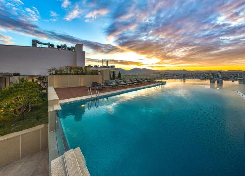 Imagen de la piscina del Hotel Homm Marina Sokcho. Foto 17